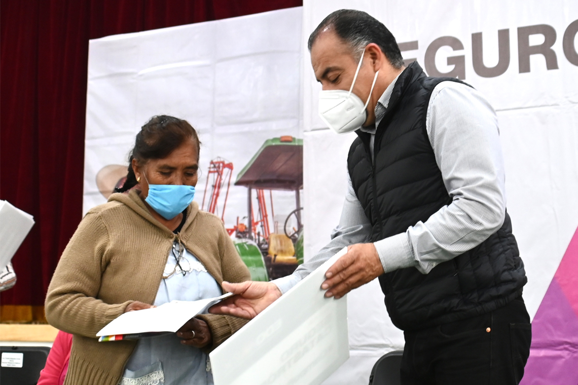 Boletín 180.-Gobierno de Chalco y la Sedagro entregan apoyos para productores agropecuarios del municipio 
