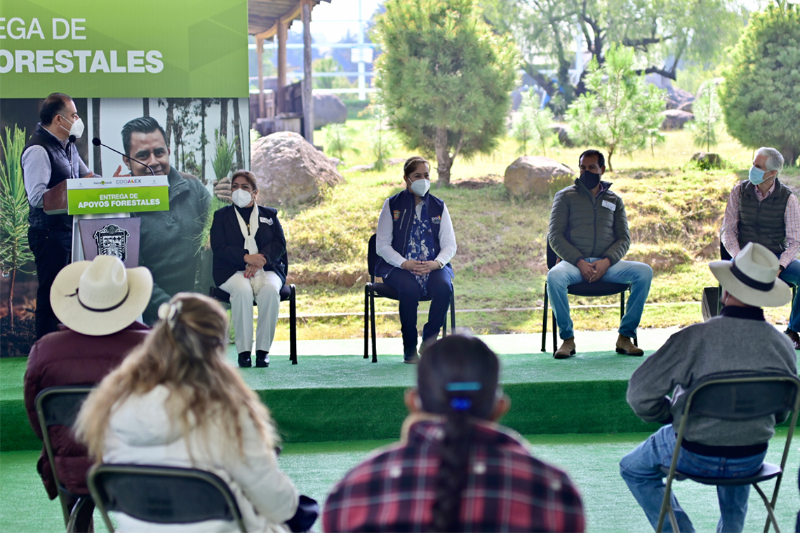 Boletín 184 .- Alfredo del Mazo entrega apoyos forestales en Chalco