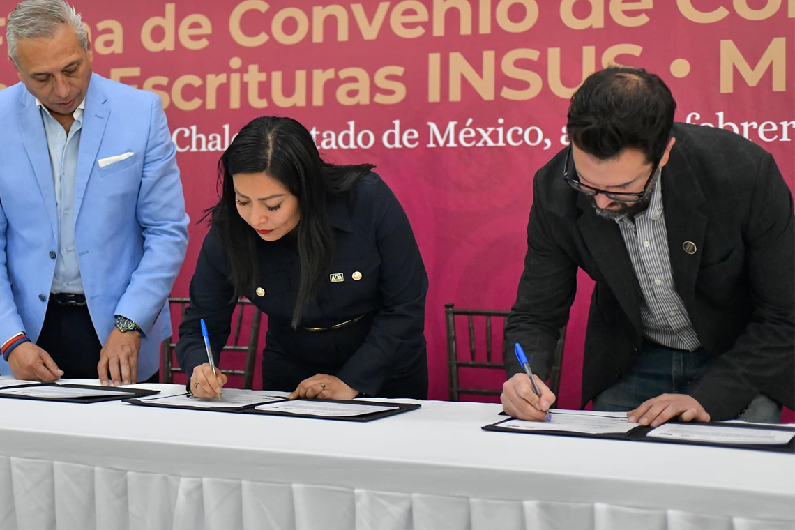 Boletín 016.- Abigail Sánchez firma Convenio con INSUS y entrega 73 Escrituras
