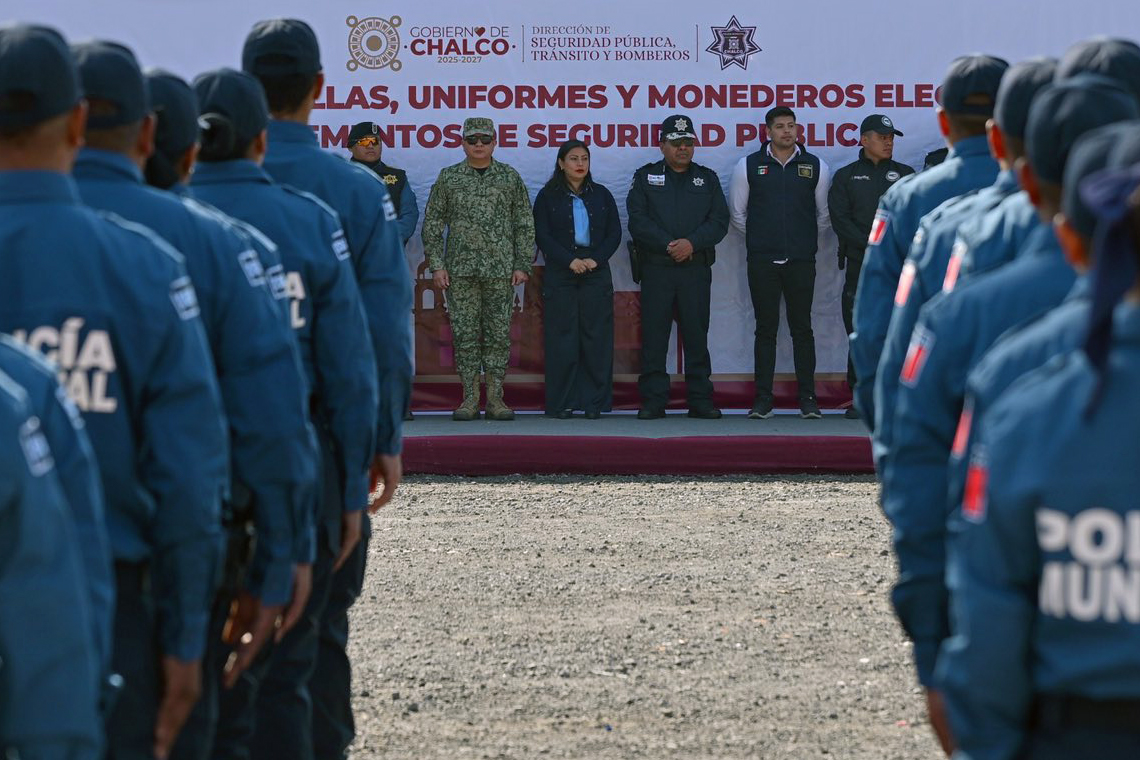 Boletín 123.- Abigail Sánchez entrega patrullas, uniformes y monederos electrónicos a la Policía Municipal