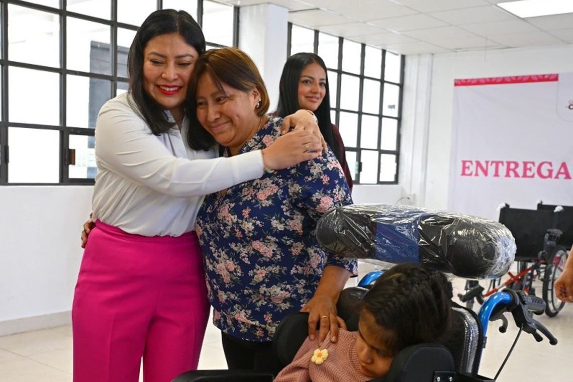 Boletín 156.- Abigail Sánchez entrega de aparatos funcionales en Chalco